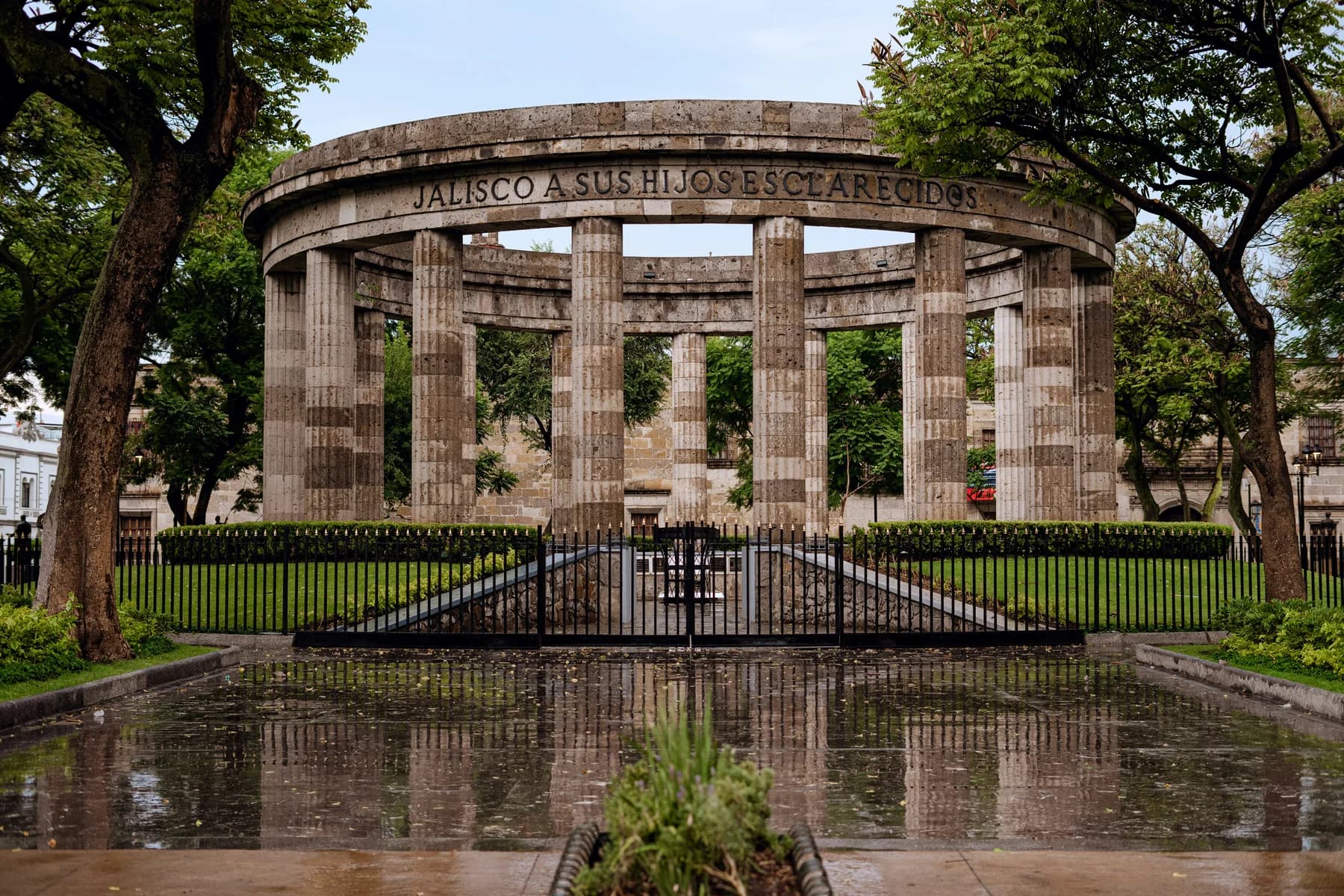 Rotonda de los Jaliscienses Ilustres en el centro de Guadalajara
