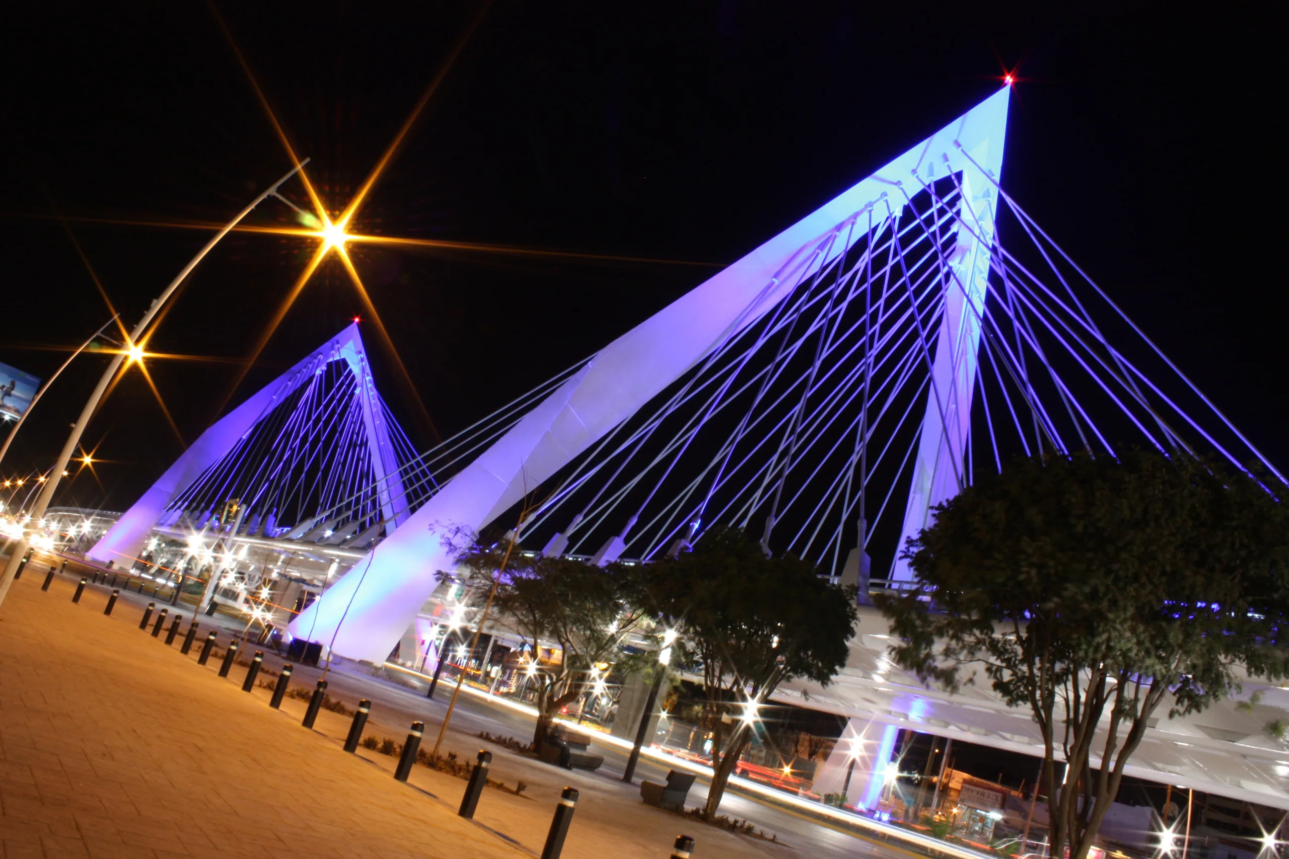 Puente Matute Remus iluminado de noche, Guadalajara
